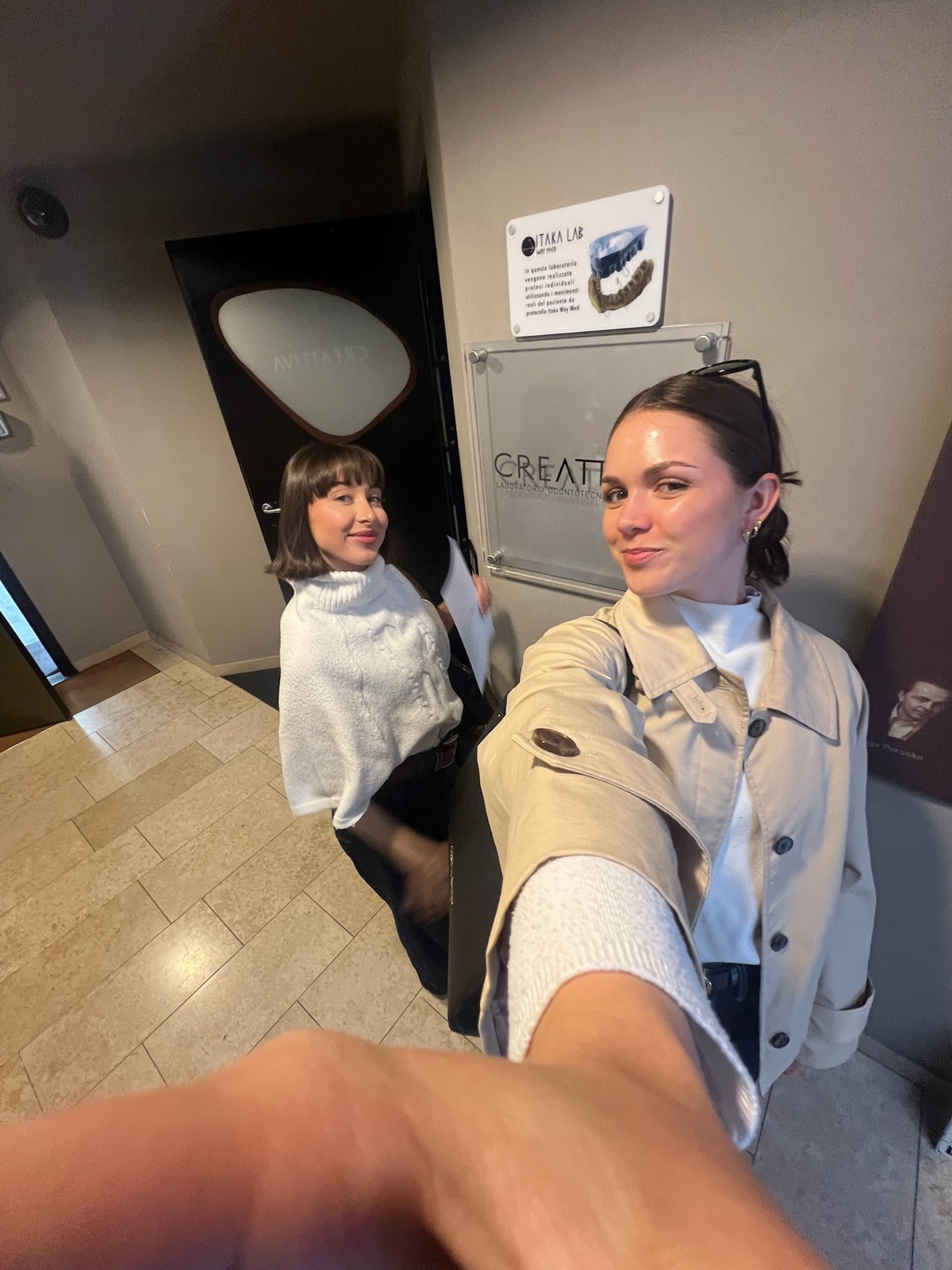 Před vchodem do laboratoře Creattiva